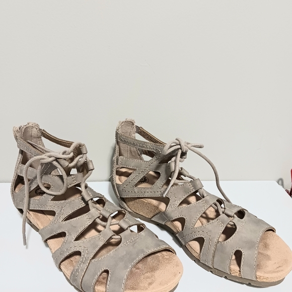 women's Earth Spirit Kendra Gladiator wedge sandals is back zip , colorTaupe, - Picture 3 of 7